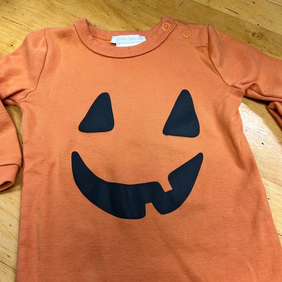 NWT Pottery Barn Halloween Pumpkin Onesie & Hat - 12-18 month - Picture 4 of 8